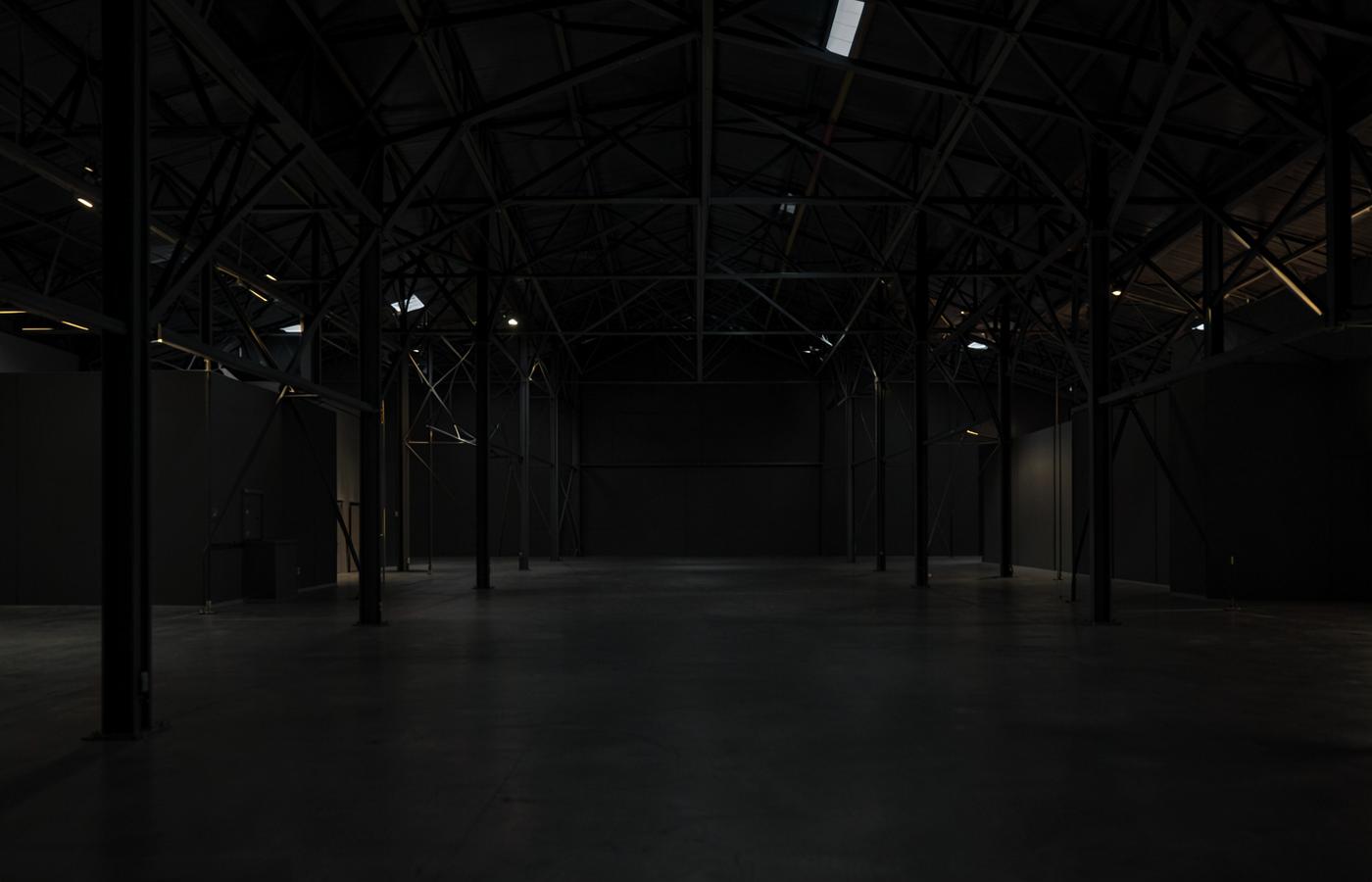 Trade fair hall structure in low light